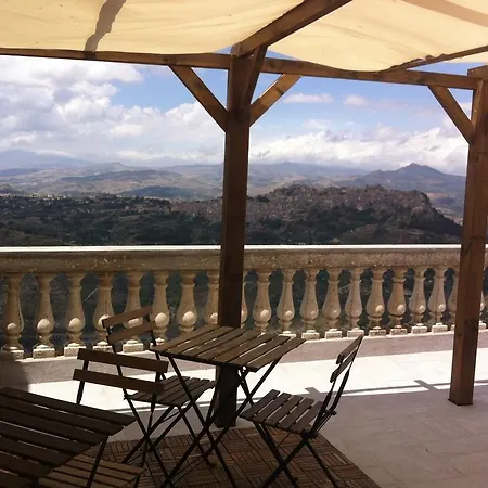 Alojamento de Acomodação e Pequeno-almoço Centro Enna